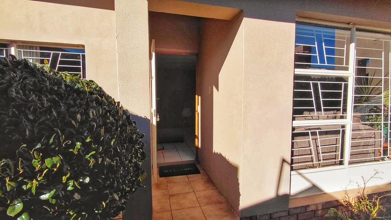 2 Bedroom Property for Sale in Langenhovenpark Free State